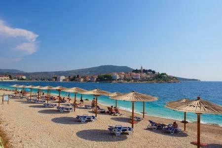 פרימוסטן Charming Seaside Apartment מראה חיצוני תמונה