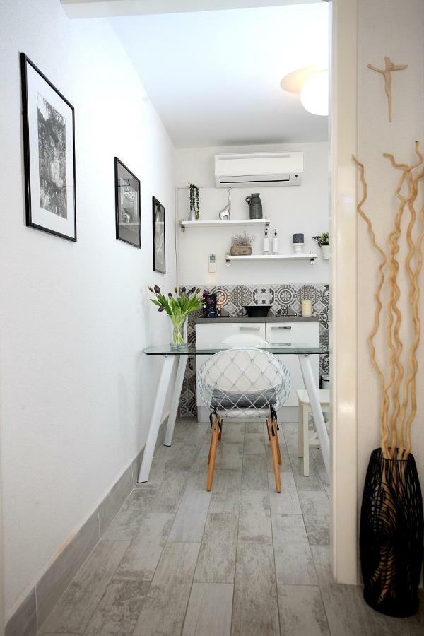 פרימוסטן Charming Seaside Apartment מראה חיצוני תמונה