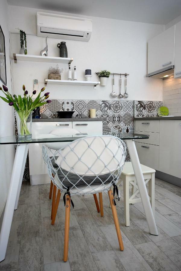 פרימוסטן Charming Seaside Apartment מראה חיצוני תמונה